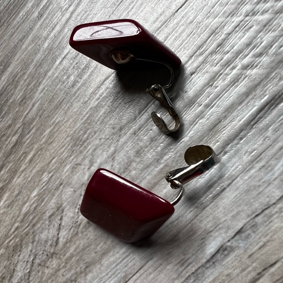 vintage ruby red diamond shaped ear clips - Picture 3 of 7